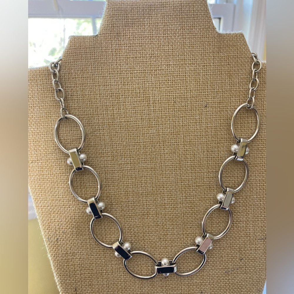 Alfani Silvertone Necklace W Faux Pearls 22$